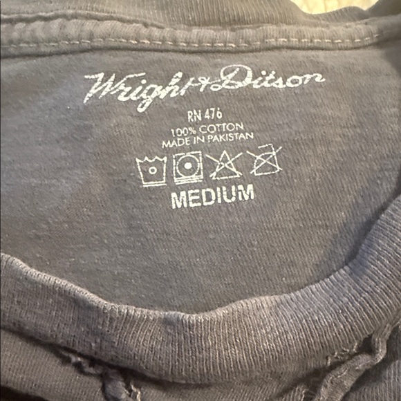 Ladies medium NY Logo Long Sleeve Shirt - Picture 2 of 3